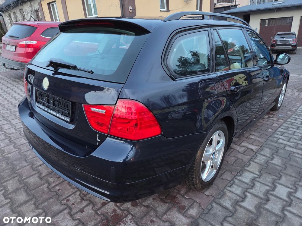 BMW Seria 3 320i - 5