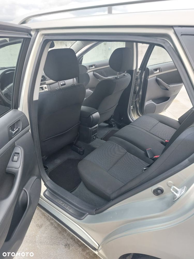 Toyota Avensis 2.0 D-4D - 7