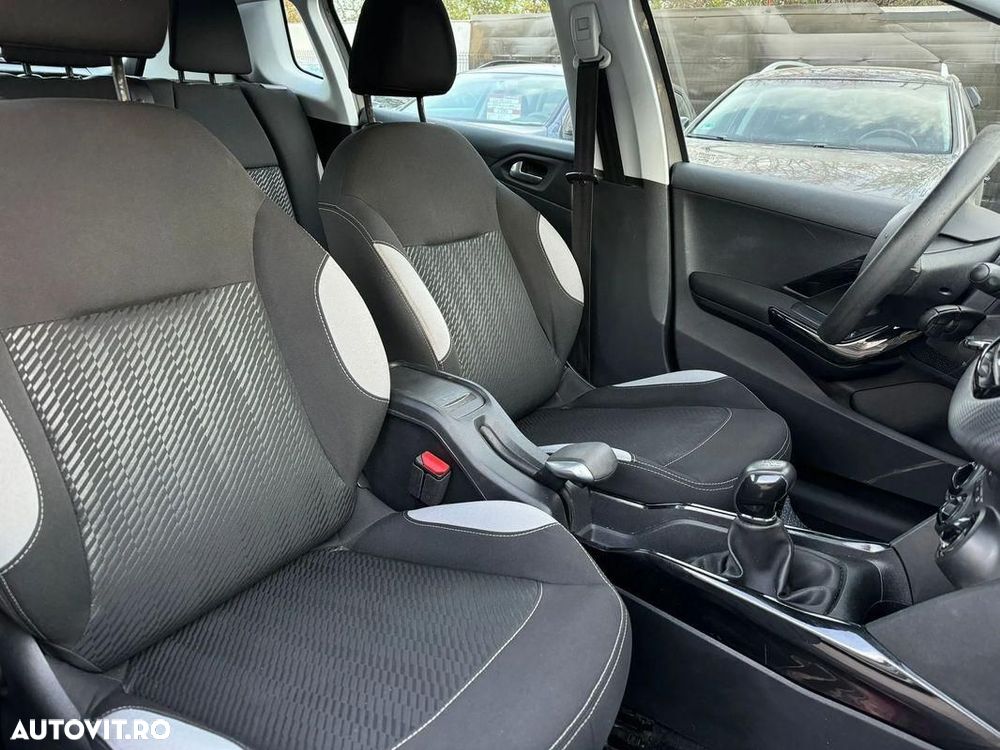 Peugeot 2008 1.2 L PureTech Allure - 6