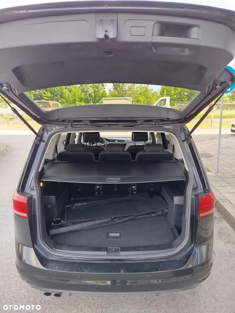 Volkswagen Touran - 16