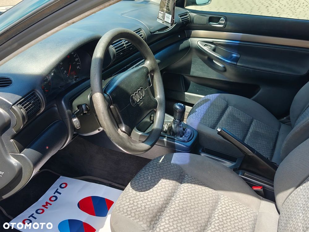 Audi A4 Limousine - 10