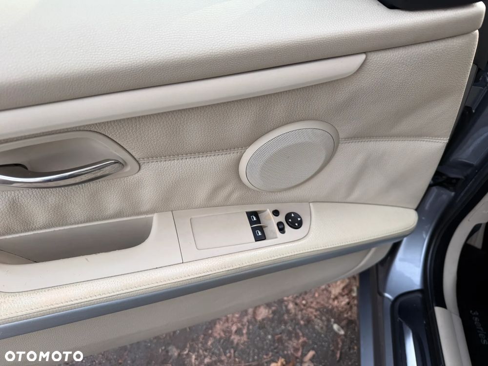 BMW Seria 3 320d xDrive - 17