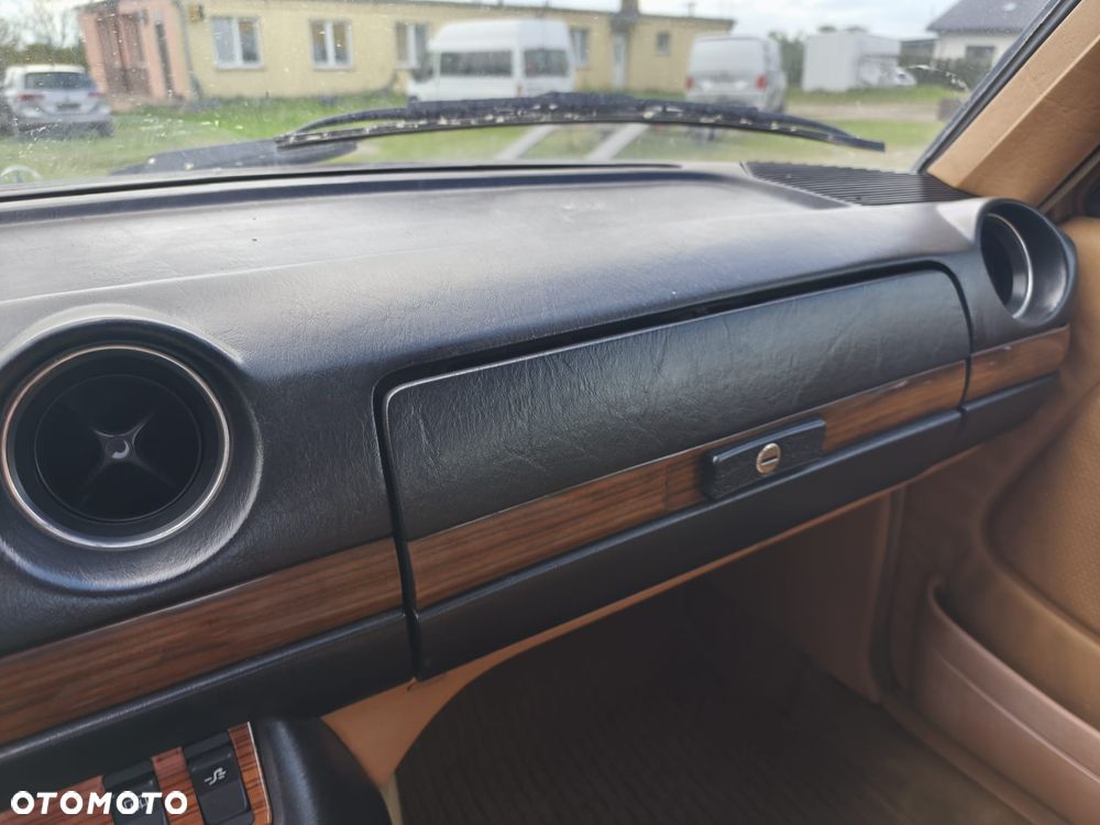 Mercedes-Benz W123 - 19