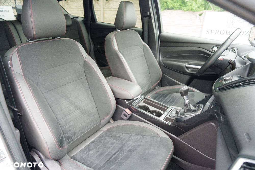 Ford Kuga 1.5 EcoBoost 2x4 ST-Line - 15