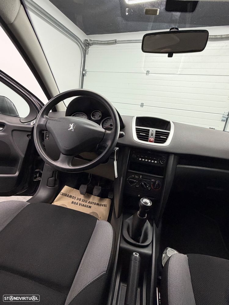 Peugeot 207 1.4 16V Trendy - 8