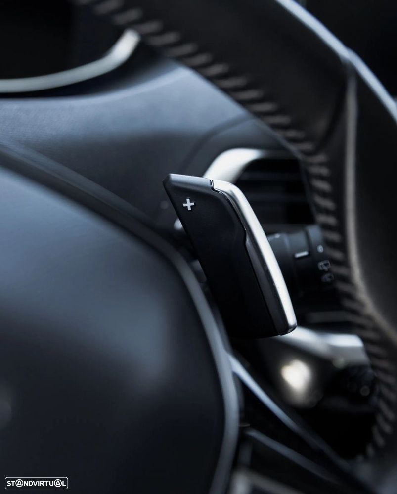 Peugeot 2008 1.2 PureTech Allure EAT8 - 9