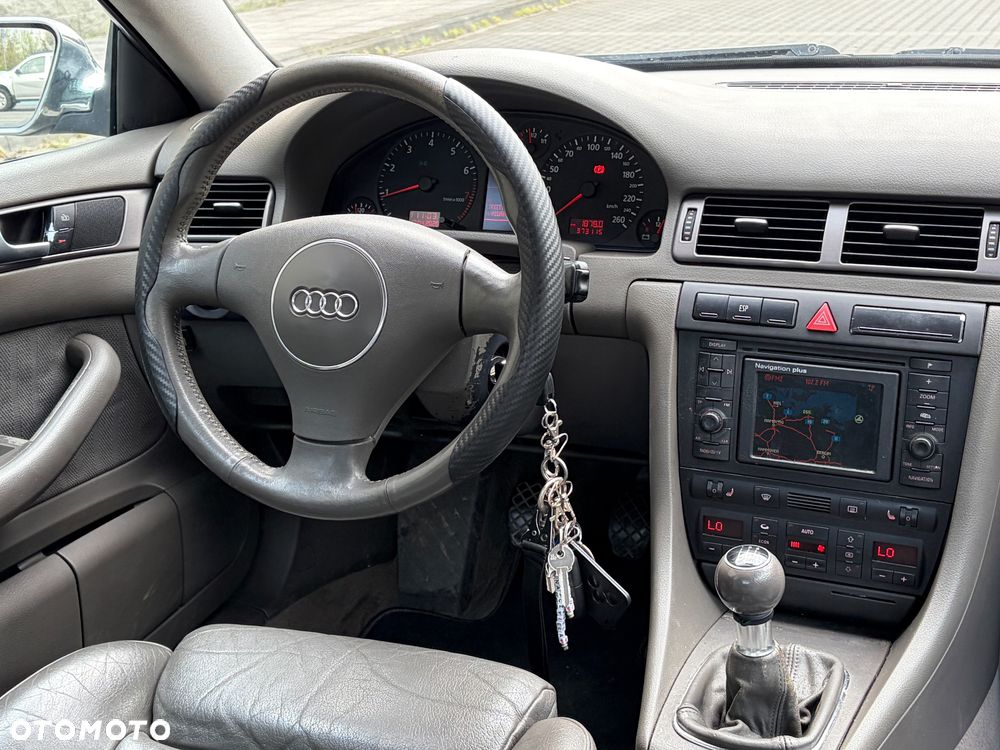 Audi A6 Limousine 2.4 - 8