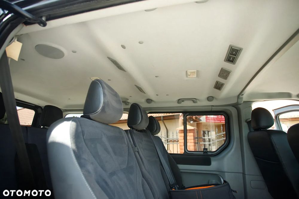 Renault Trafic Grand Passenger Black Edition - 21