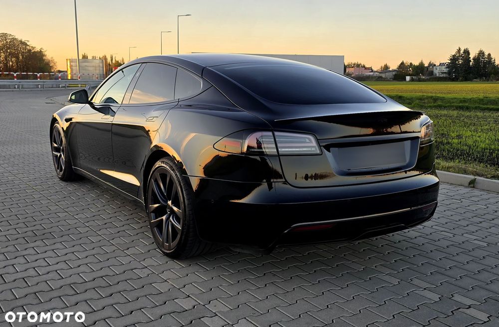 Tesla Model S - 8
