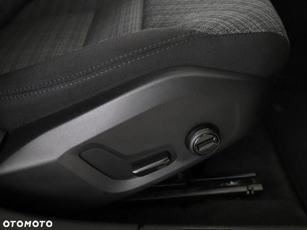 Volvo V60 B4 D Core - 36
