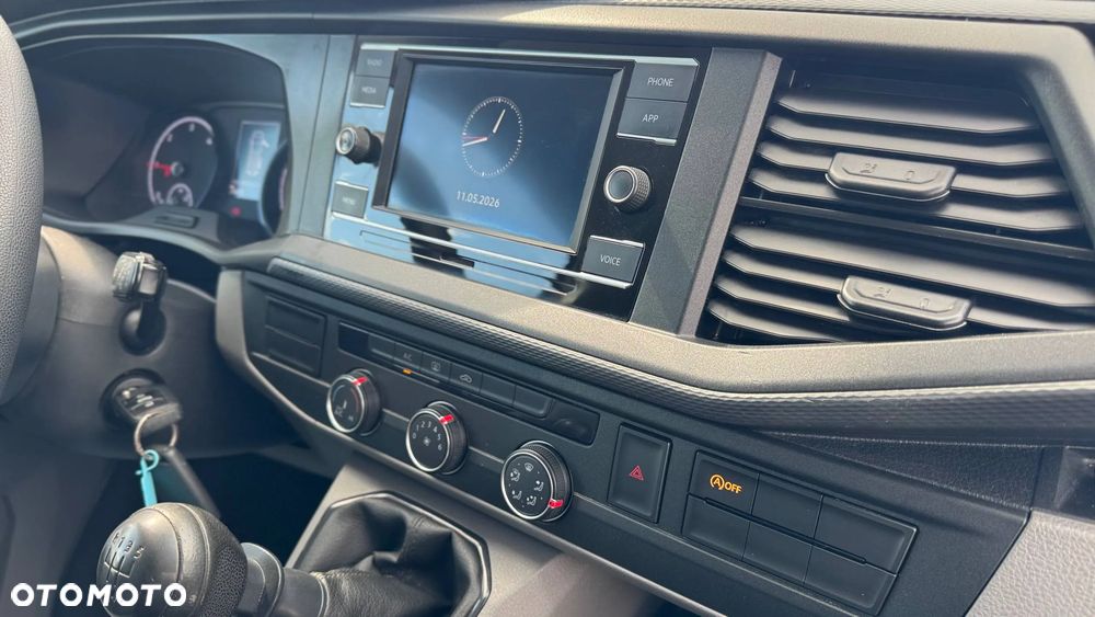 Volkswagen Transporter 2.0 TDI z 2022 roku - 13