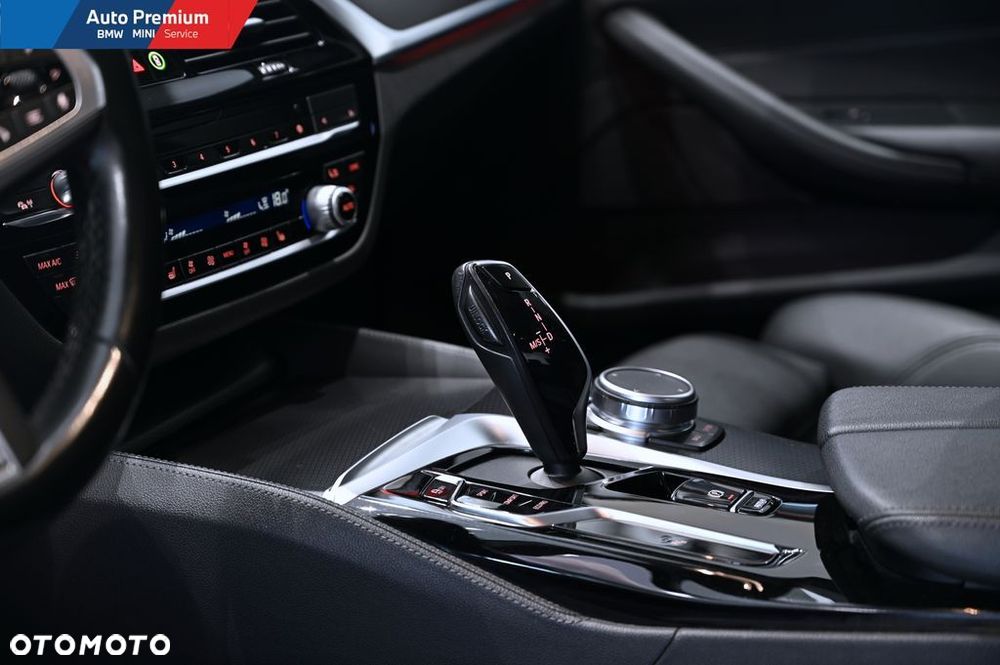 BMW Seria 5 520i mHEV - 12
