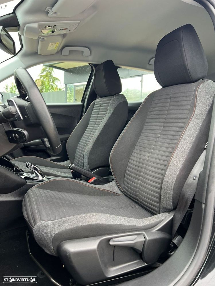 Peugeot 2008 1.2 PureTech Active EAT8 - 11