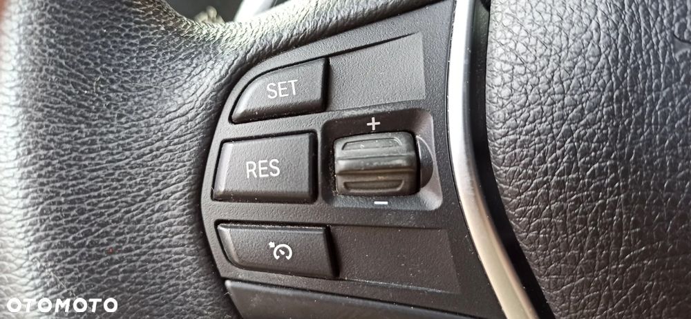 BMW Seria 3 330i Sport Line - 16
