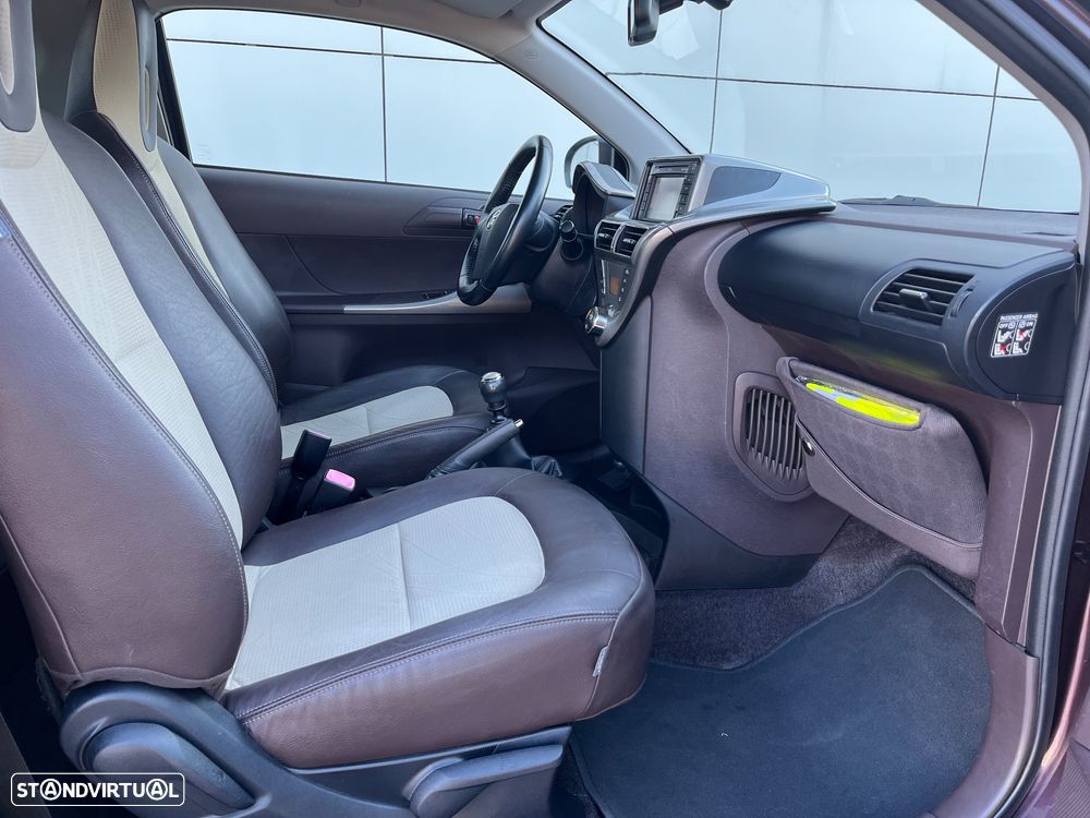 Toyota iQ 1.0 VVT-i 2 - 5