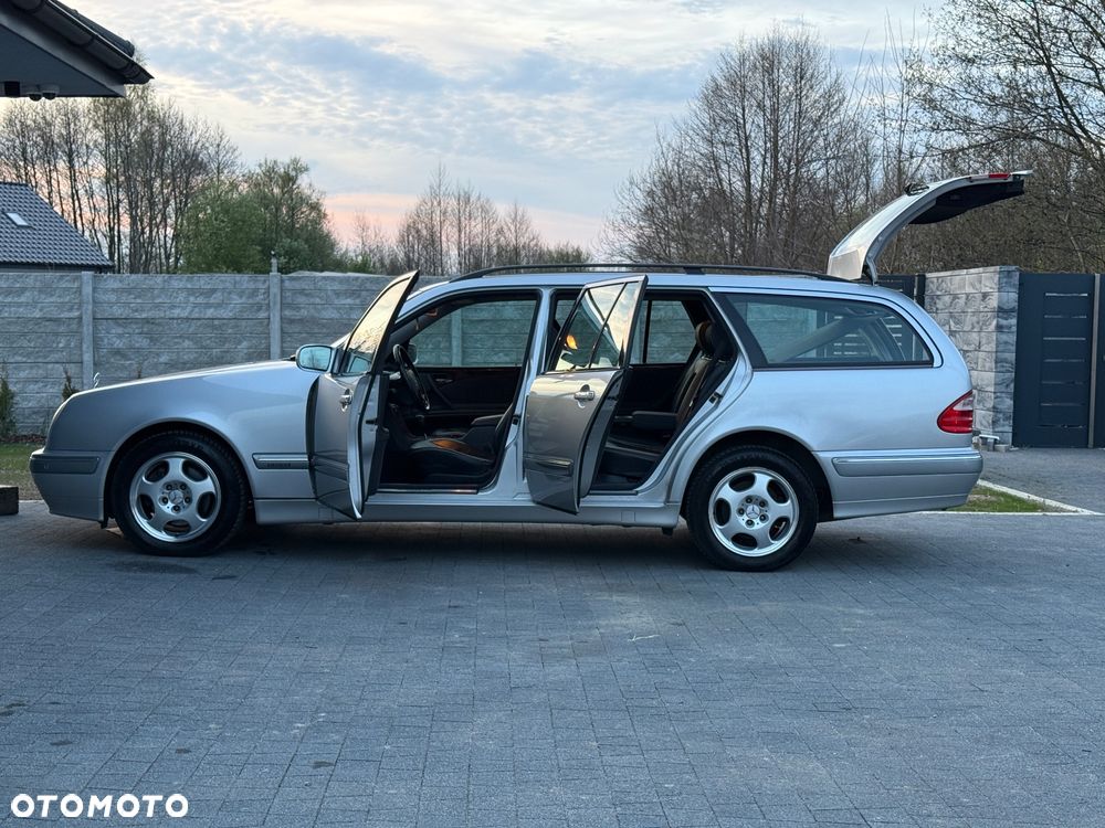 Mercedes-Benz Klasa E 320 T Avantgarde - 17