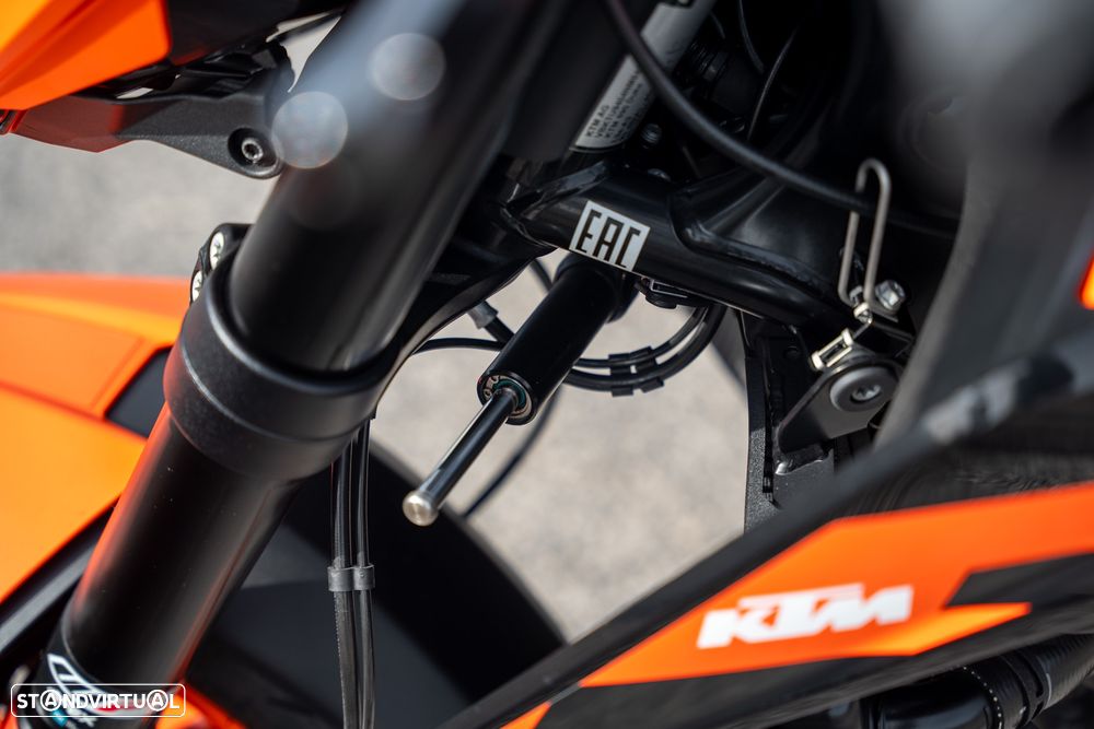 KTM Duke 890 GP - 8