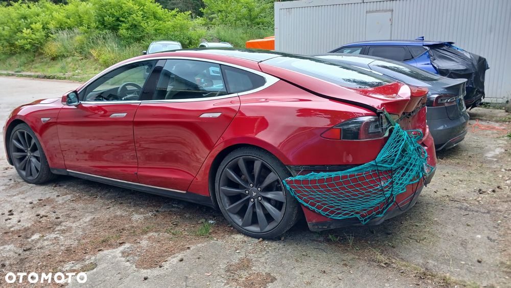 Tesla Model S Performance - 13