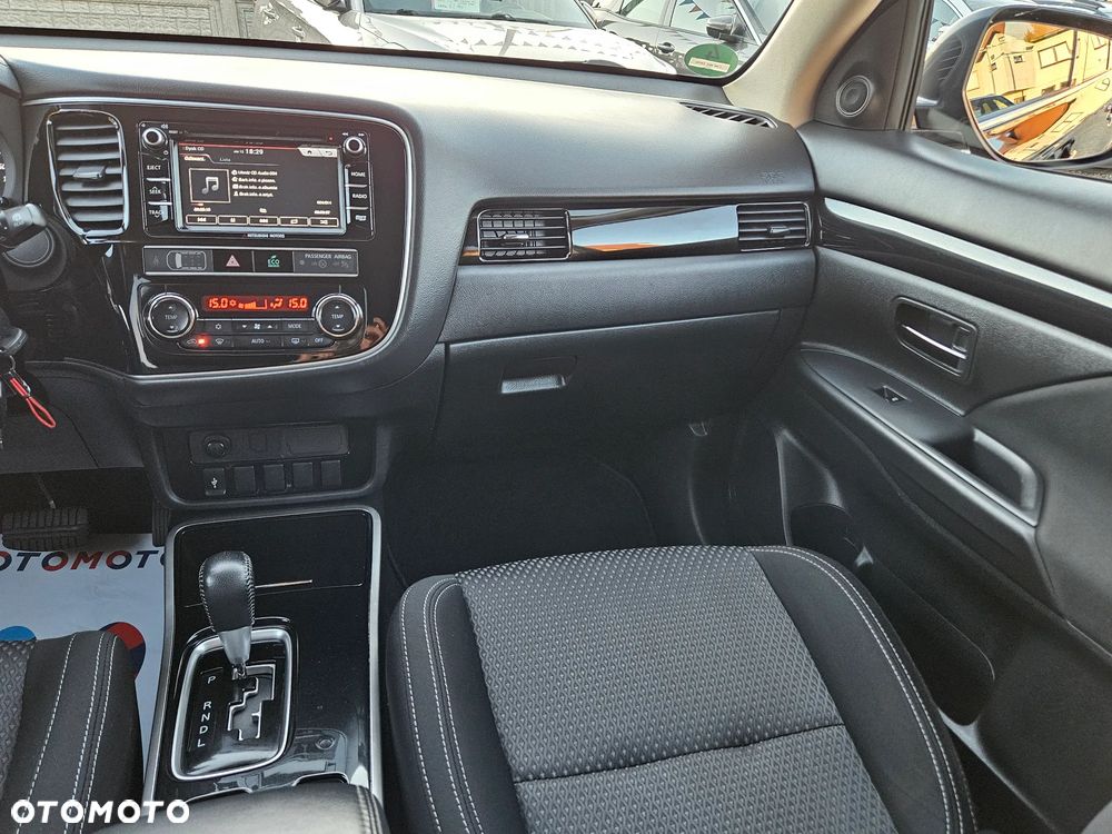 Mitsubishi Outlander 2.0 Instyle Navi CVT - 25
