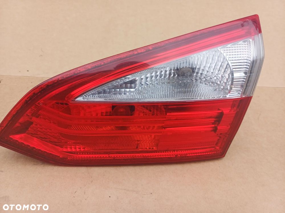 Focus MK3 kombi lampa prawy tył w klapę led 10-14 - 2