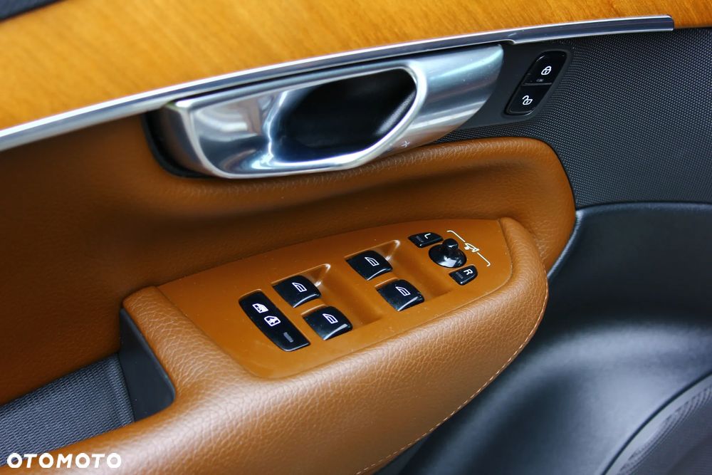 Volvo XC 90 B5 D AWD Momentum Pro 7os - 31