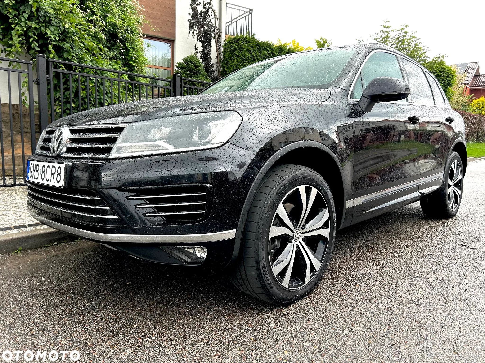 Volkswagen Touareg - 1