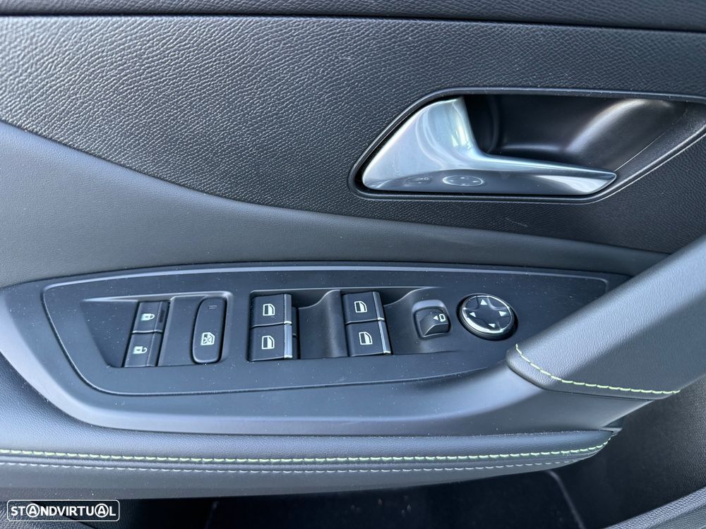 Peugeot 308 225 e-EAT8 GT - 33