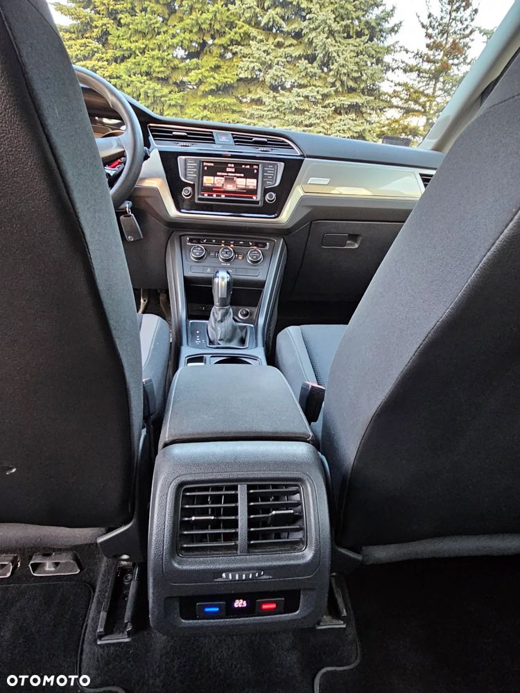 Volkswagen Touran - 15