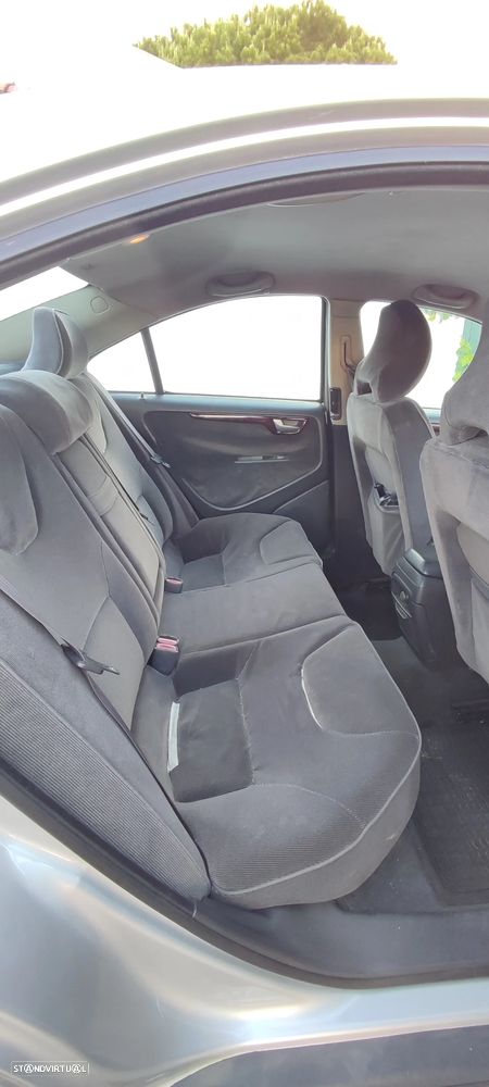 Volvo S60 2.0 T - 10