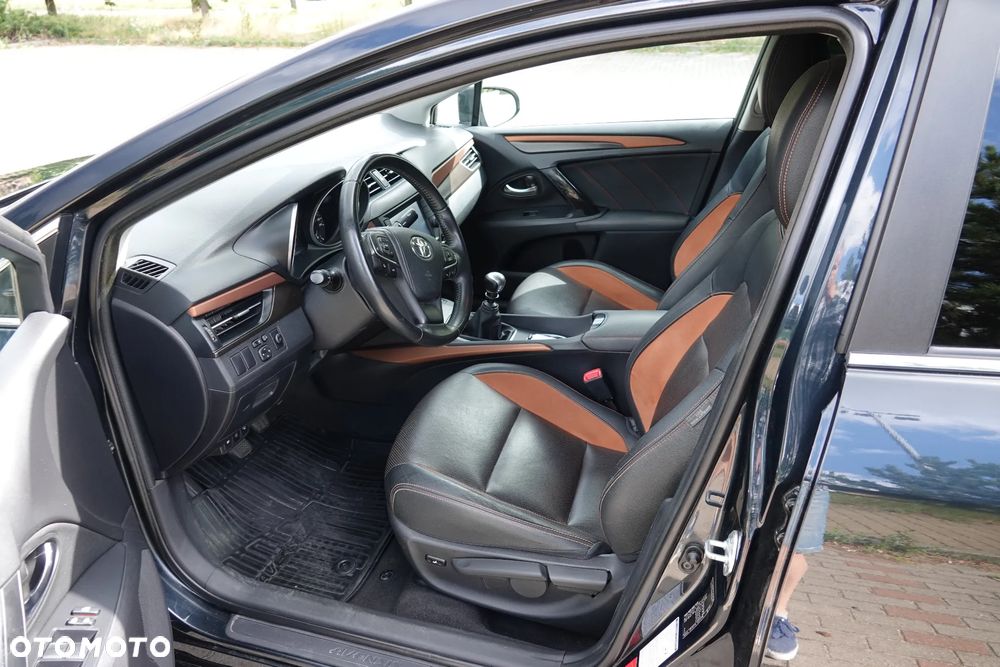 Toyota Avensis 1.8 Premium - 8