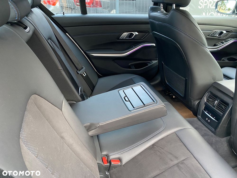 BMW Seria 3 318i M Sport - 16