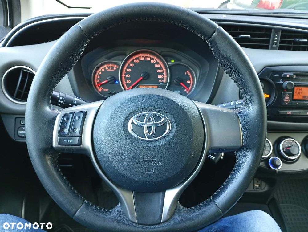 Toyota Yaris - 12