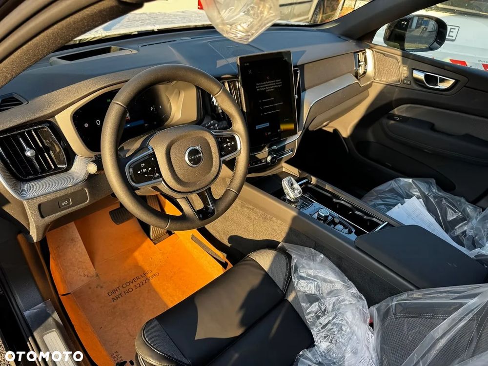 Volvo XC 60 B5 B AWD Plus Black Edition - 21