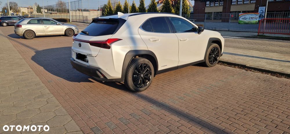 Lexus UX 250h GPF F Impression AWD - 4