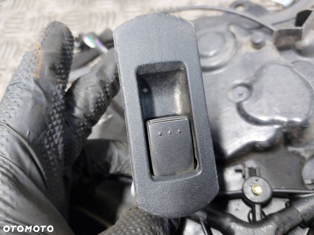 ZAMEK ROLKA PROWADNICA PODNOŚNIK DRZWI PRZESUWNE LEWE MAZDA 5 I CR - 5