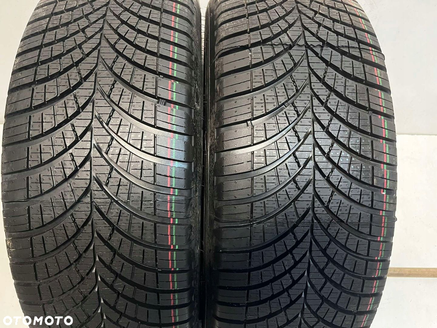 OPONY CAŁOROCZNE WIELOSEZONOWE GOODYEAR VECTOR 4SEASONS CARGO 235/65/16C - 3