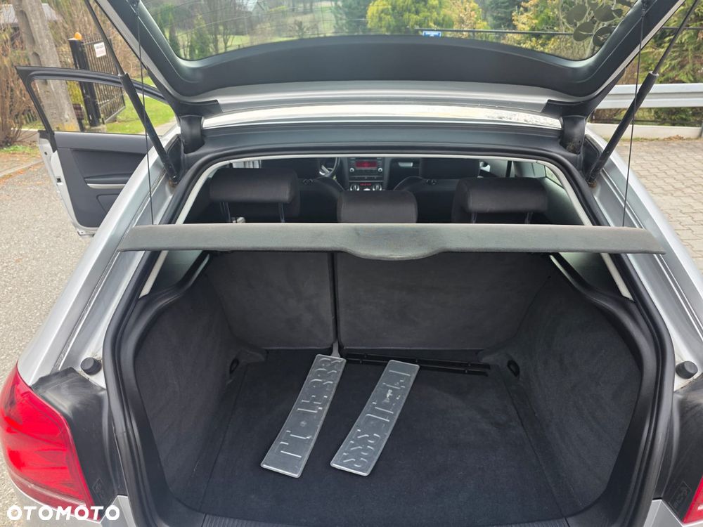Audi A3 3-drzwiowe 1.6 Ambition - 17