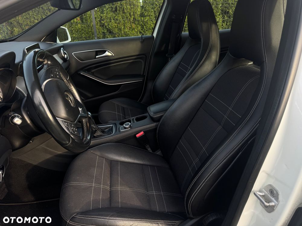 Mercedes-Benz GLA 200 Urban - 13