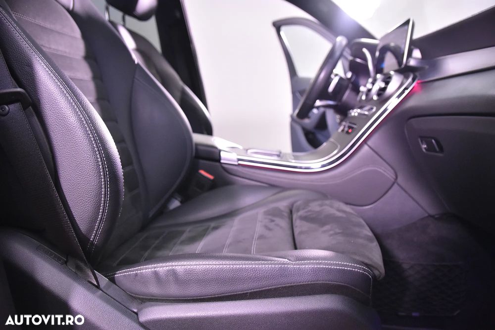 Mercedes-Benz GLC 300 4Matic 9G-TRONIC AMG Line - 11