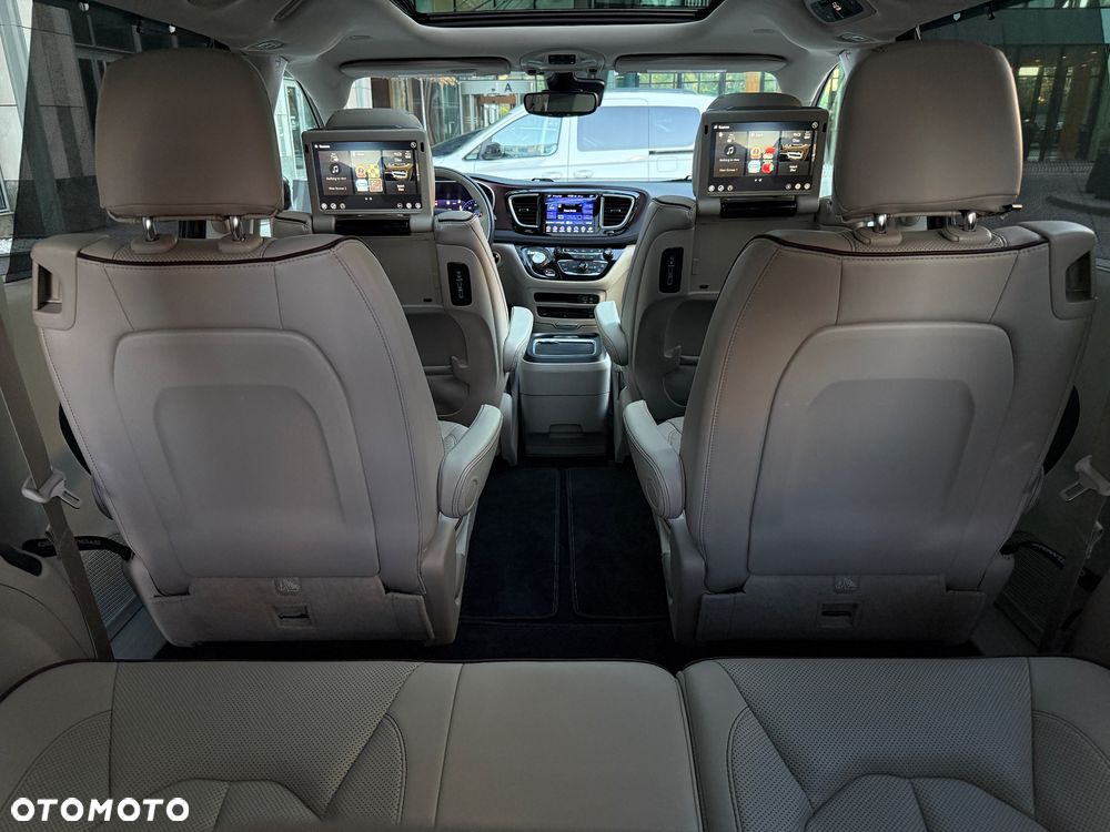 Chrysler Pacifica - 22