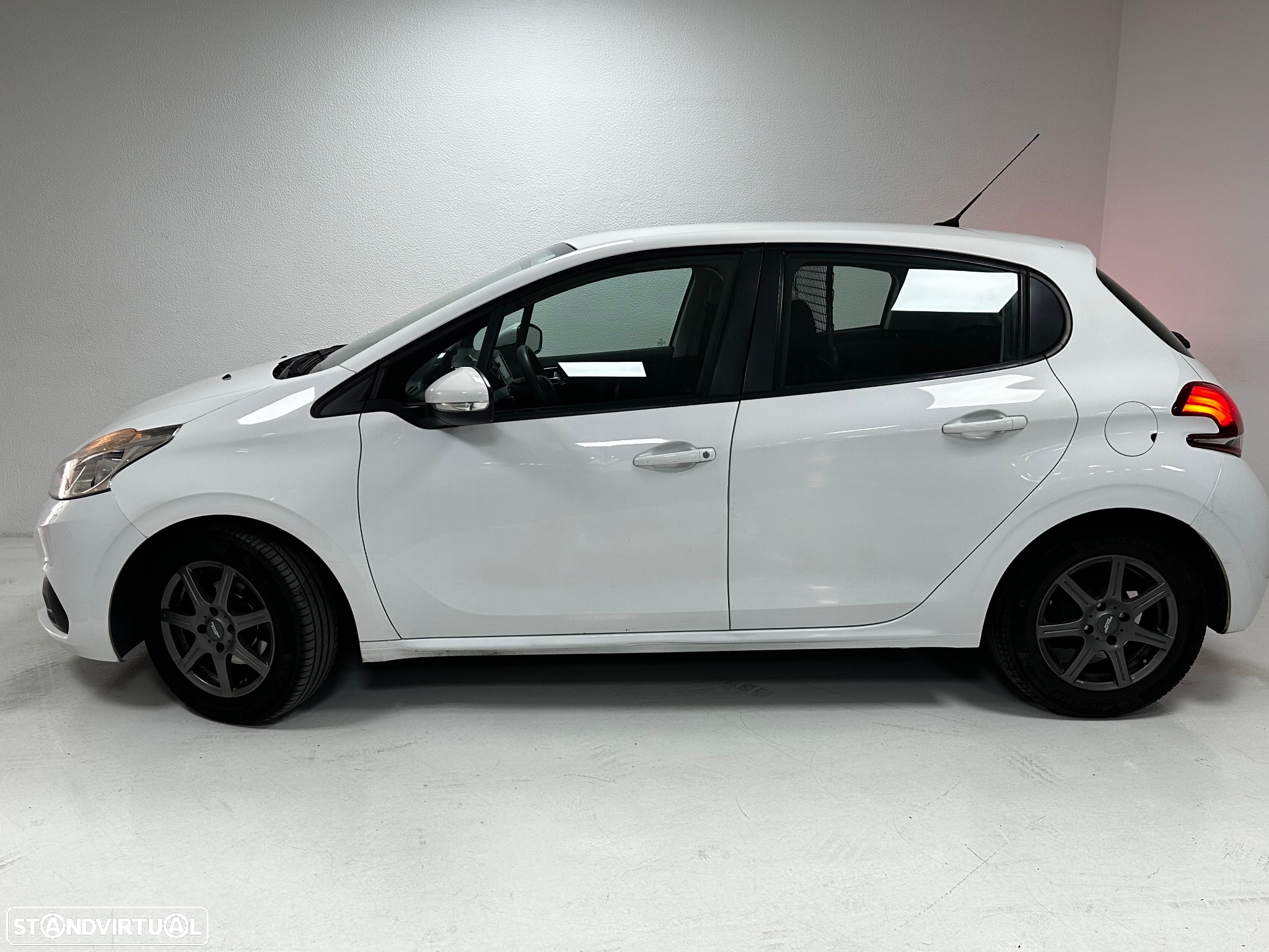 Peugeot 208 XA 1.6 Hdi - 14