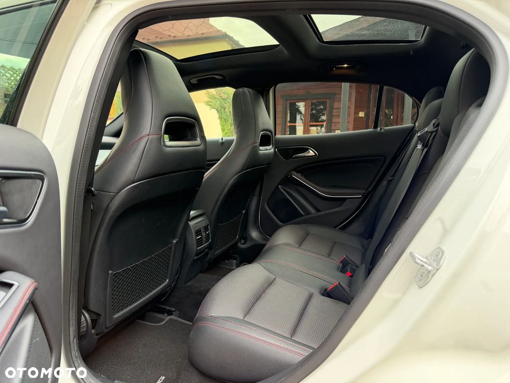 Mercedes-Benz GLA 250 4Matic 7G-DCT AMG Line - 17