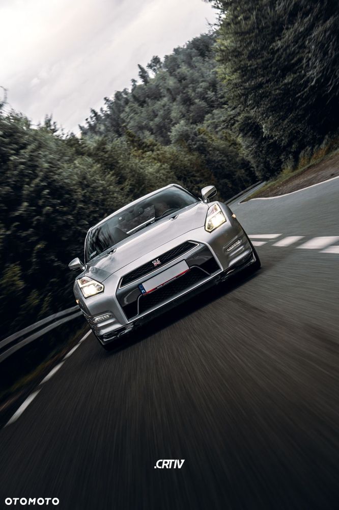 Nissan GT-R - 8