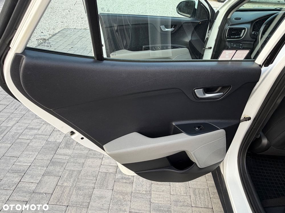 Kia Stonic 1.4 L - 13
