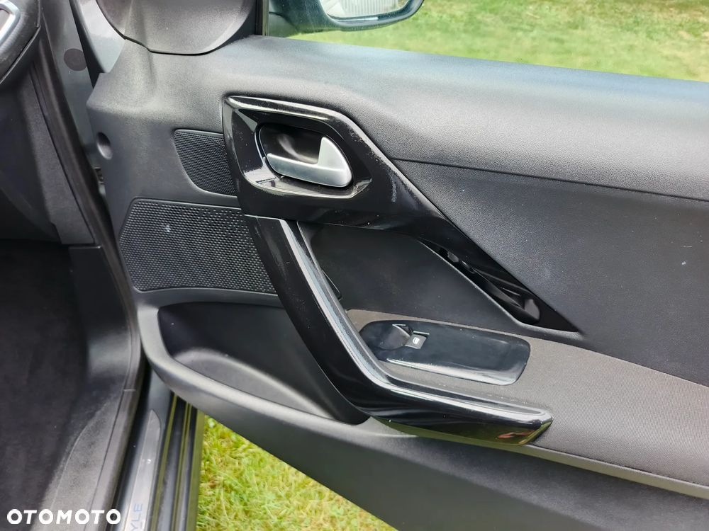 Peugeot 208 1.2 PureTech Style - 6