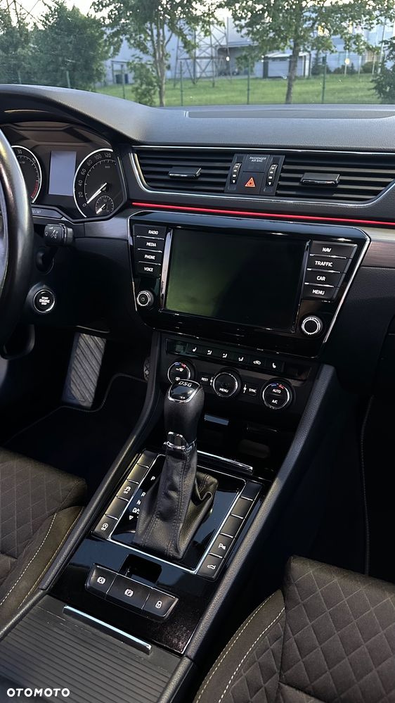 Skoda Superb 2.0 TDI Sportline DSG - 27