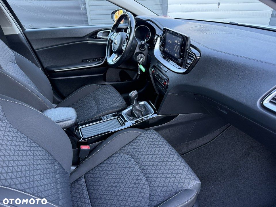 Kia Ceed 1.5 T-GDI L Business Line Plus - 29