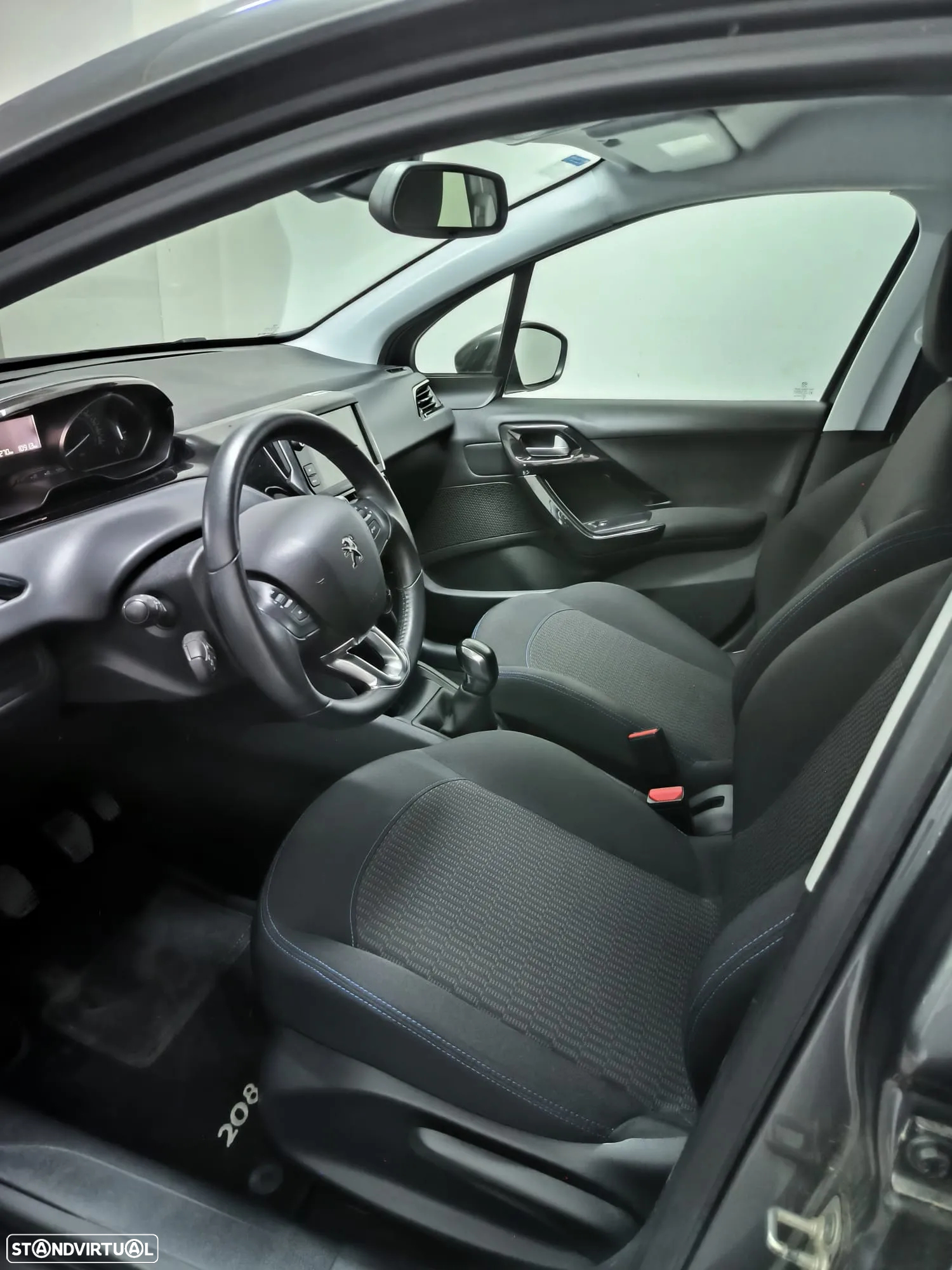 Peugeot 208 1.2 PureTech Signature - 7