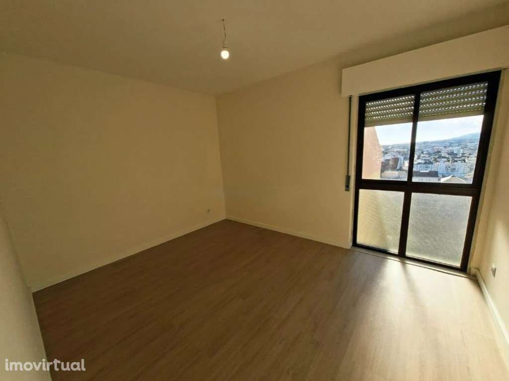 Apartamento T2 Remodelado na Tapada das Mercês - Grande imagem: 3/24