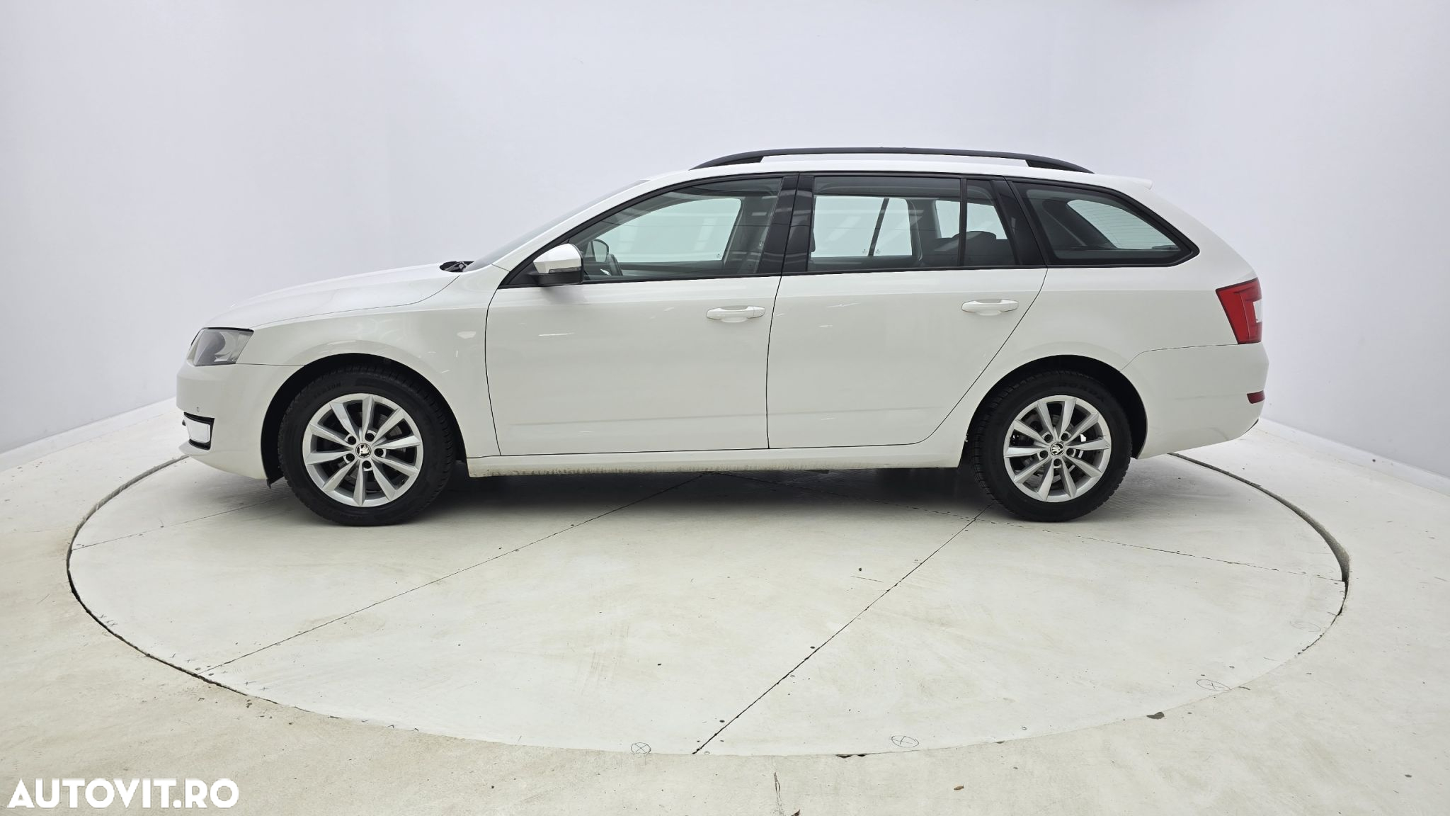 Skoda Octavia 1.6 TDI DSG Ambition - 9